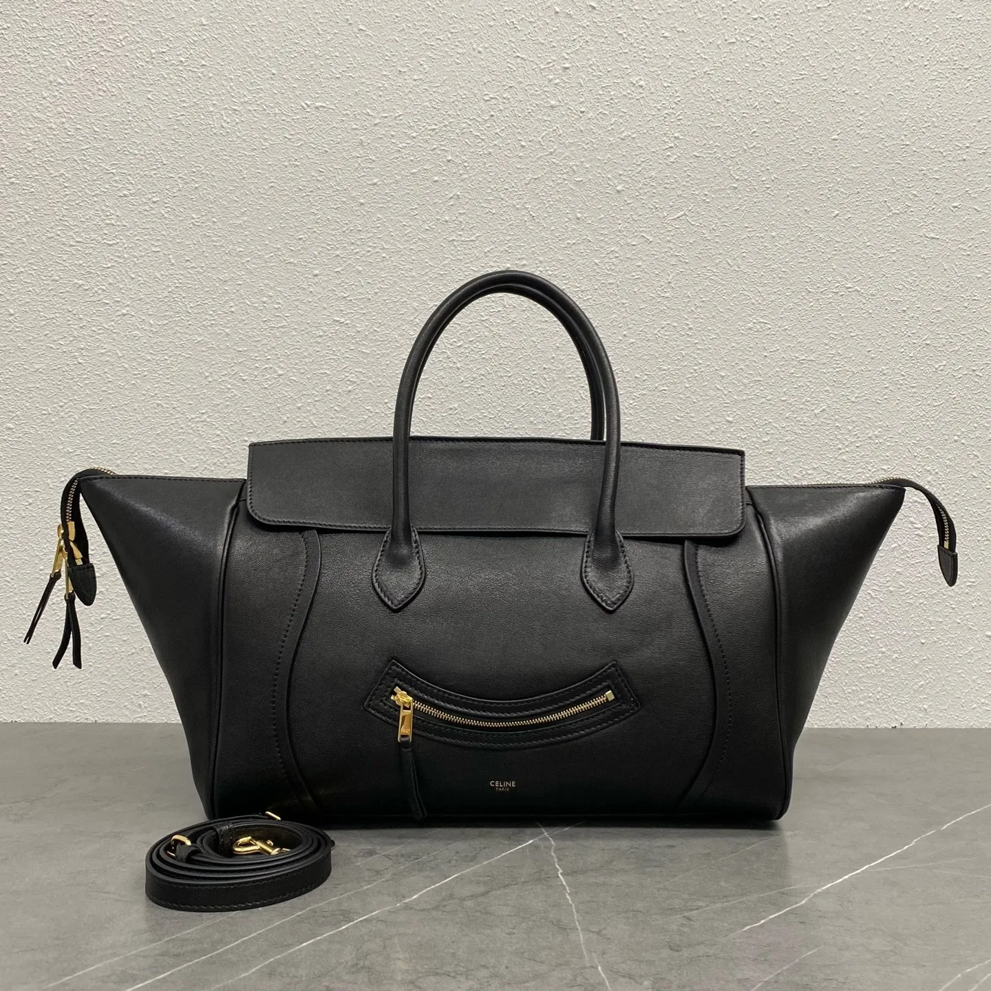 셀린느 미디엄 스마일링 뉴 러기지 미디엄 토트백 123693GW2.38NO 16 x 22 x 36 CM