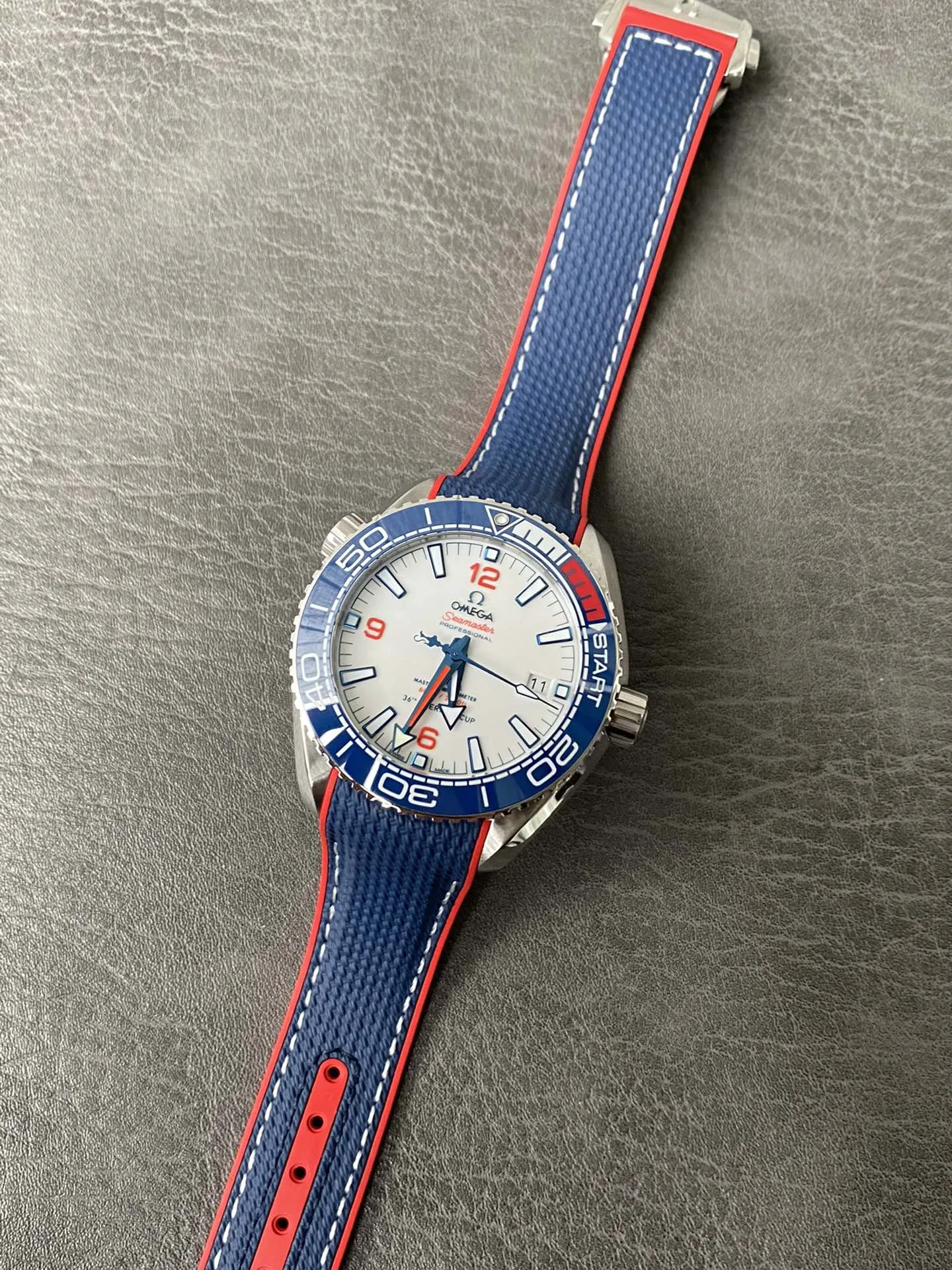 VS  l 8900 l 43.5 mm l  600M 코‑액시얼 마스터 크로노미터