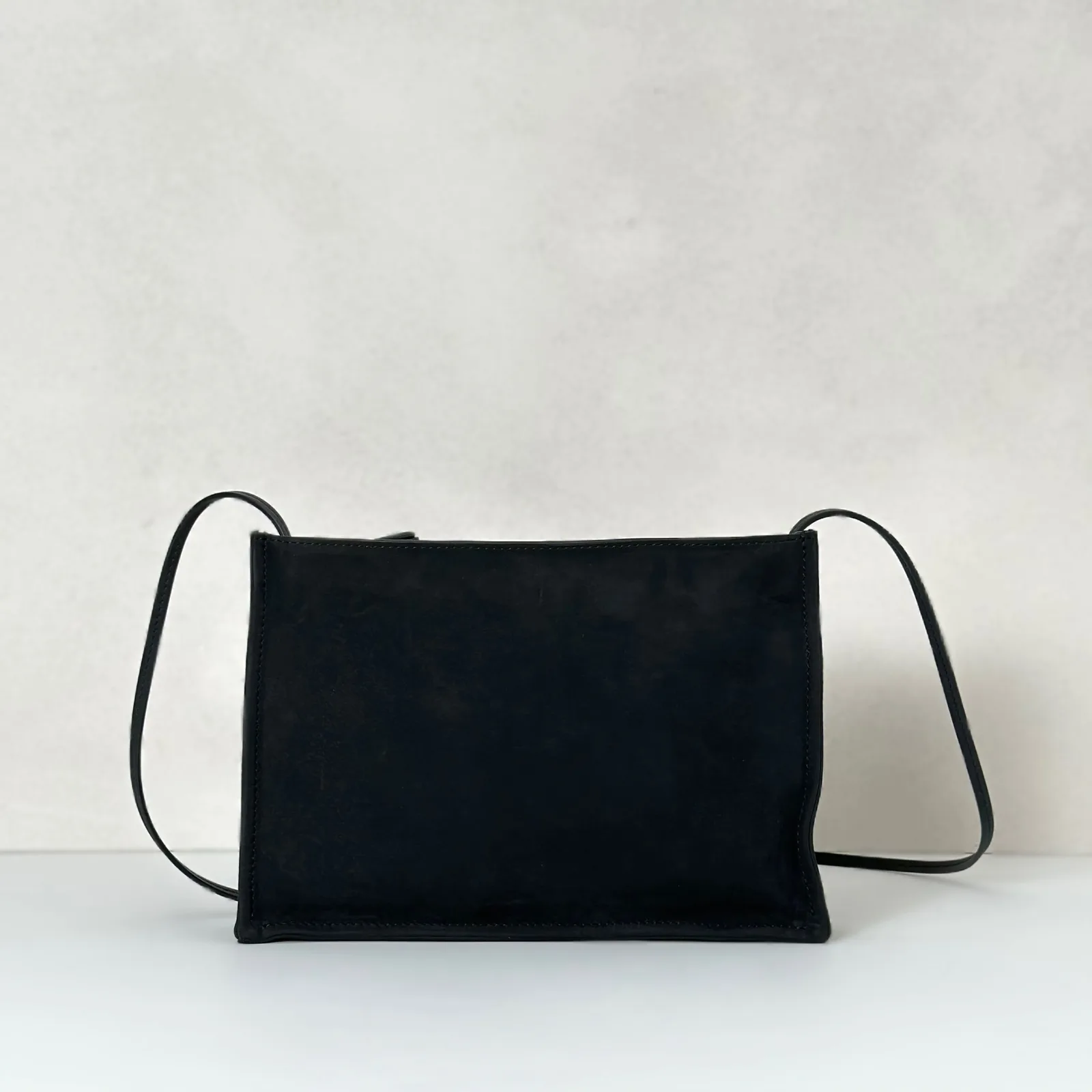 더로우 크로스백  스웨이드 23.5cmX16cmX5.5cm