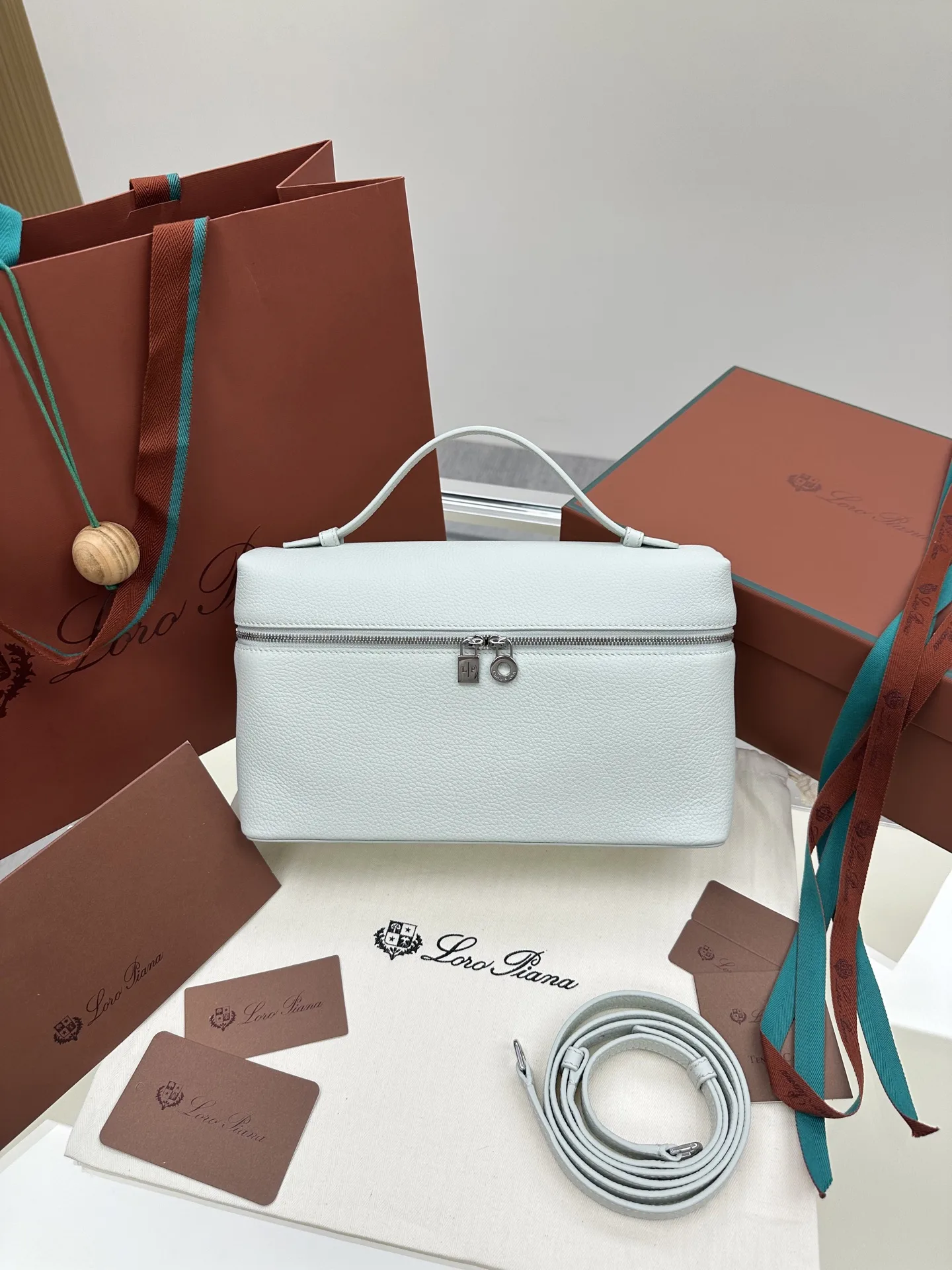 로로피아나 Extra Pocket L27