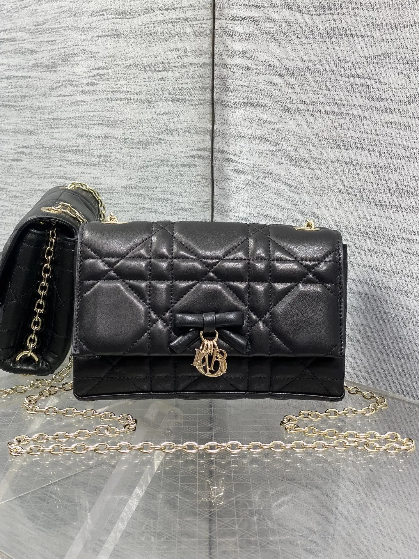 디올 Macrocannage 플랩 체인 미니 백  S2612OUWY_M900 21*11.5*7cm