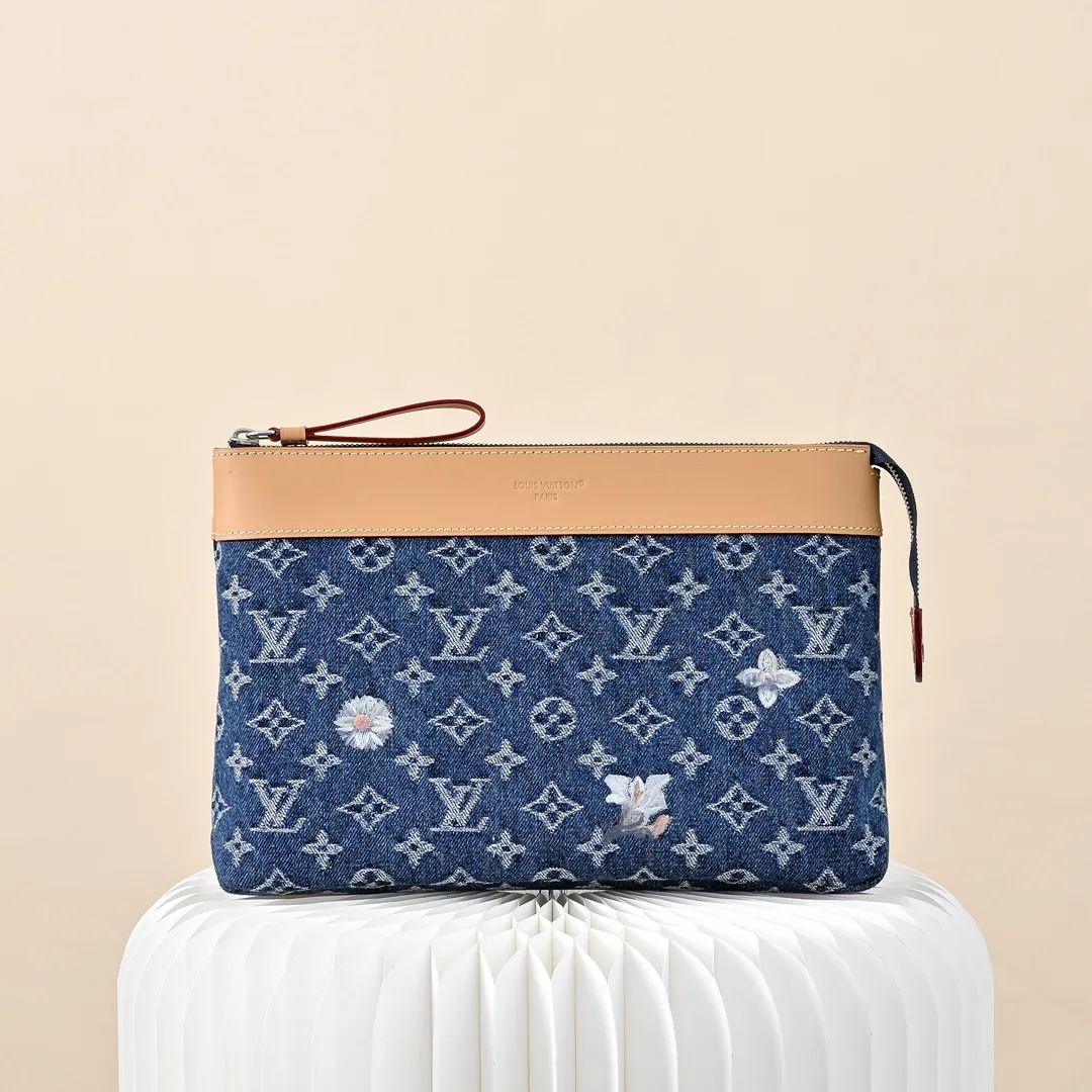 M27559 2026  Pochette Voyage Souple  30 x 21 x 7.5 cmcm
