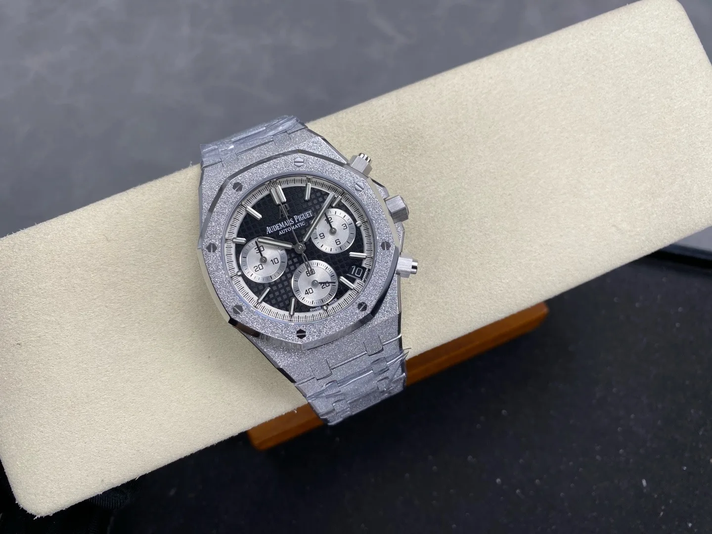 DDF l 41mm l 4401 무브먼트  l 오데마피게 로얄오크 26240 205g