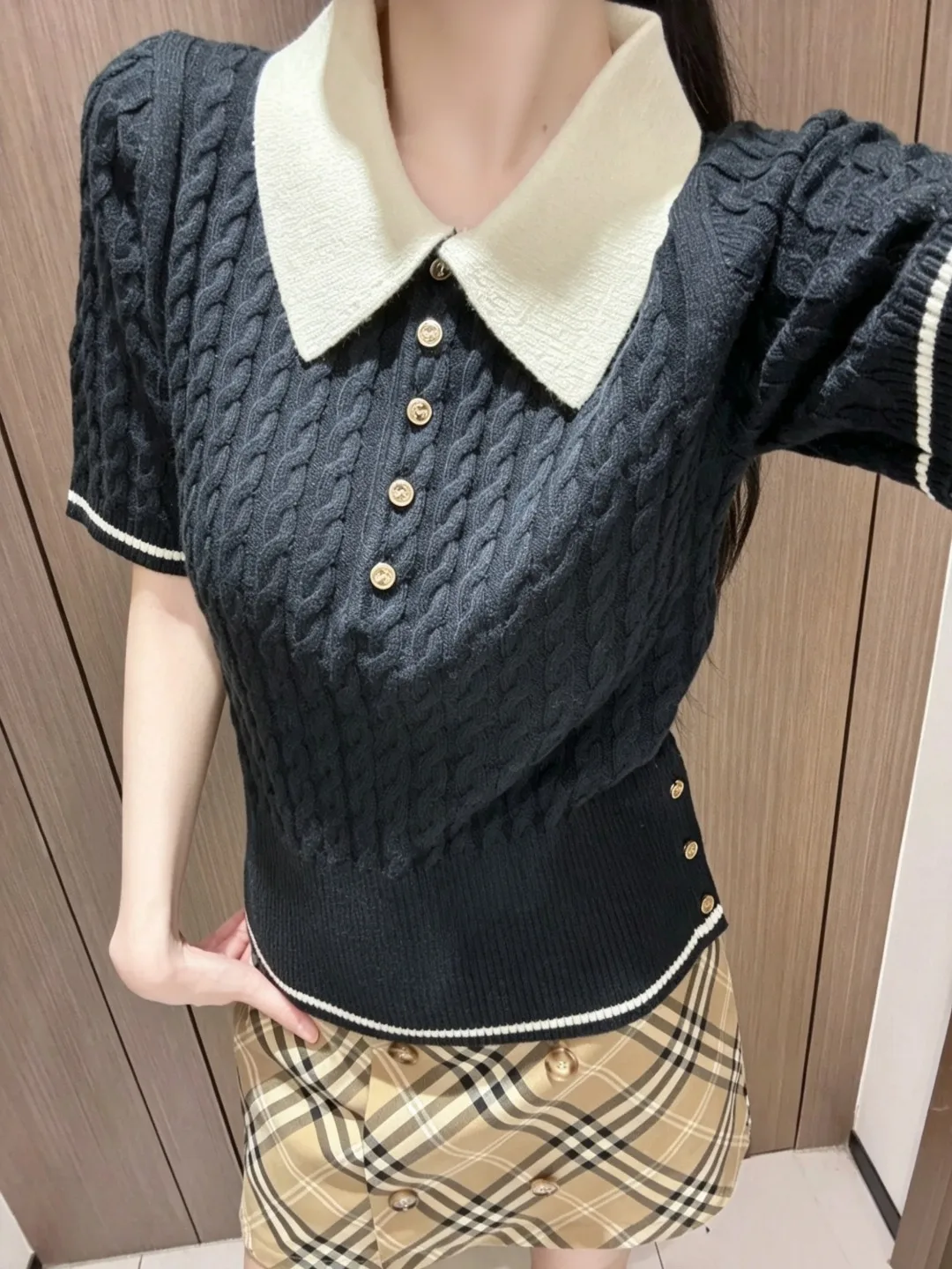 톰브라운 배색 카라 케이블 스티치 반팔 폴로 니트
